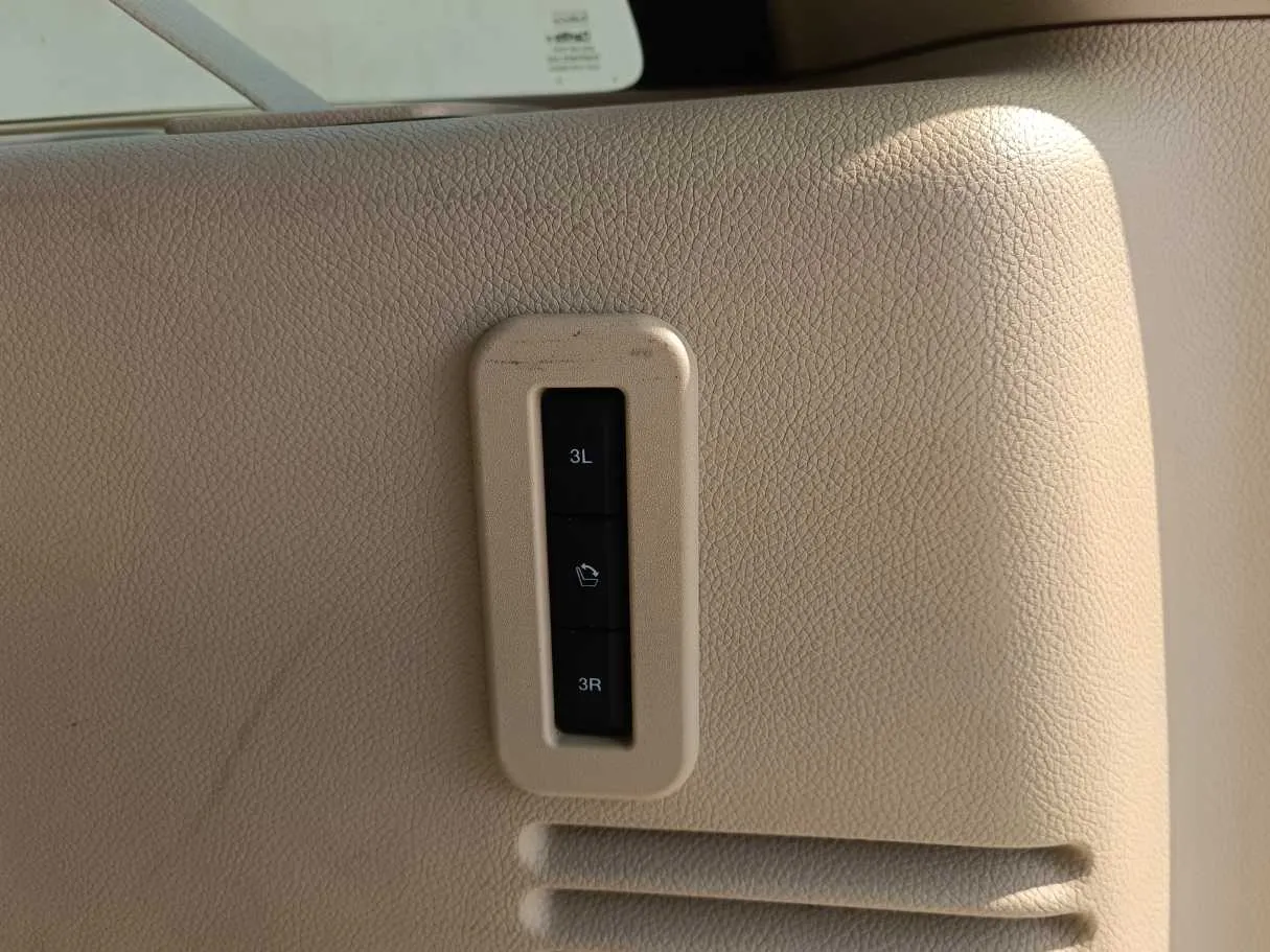 Car image 34
