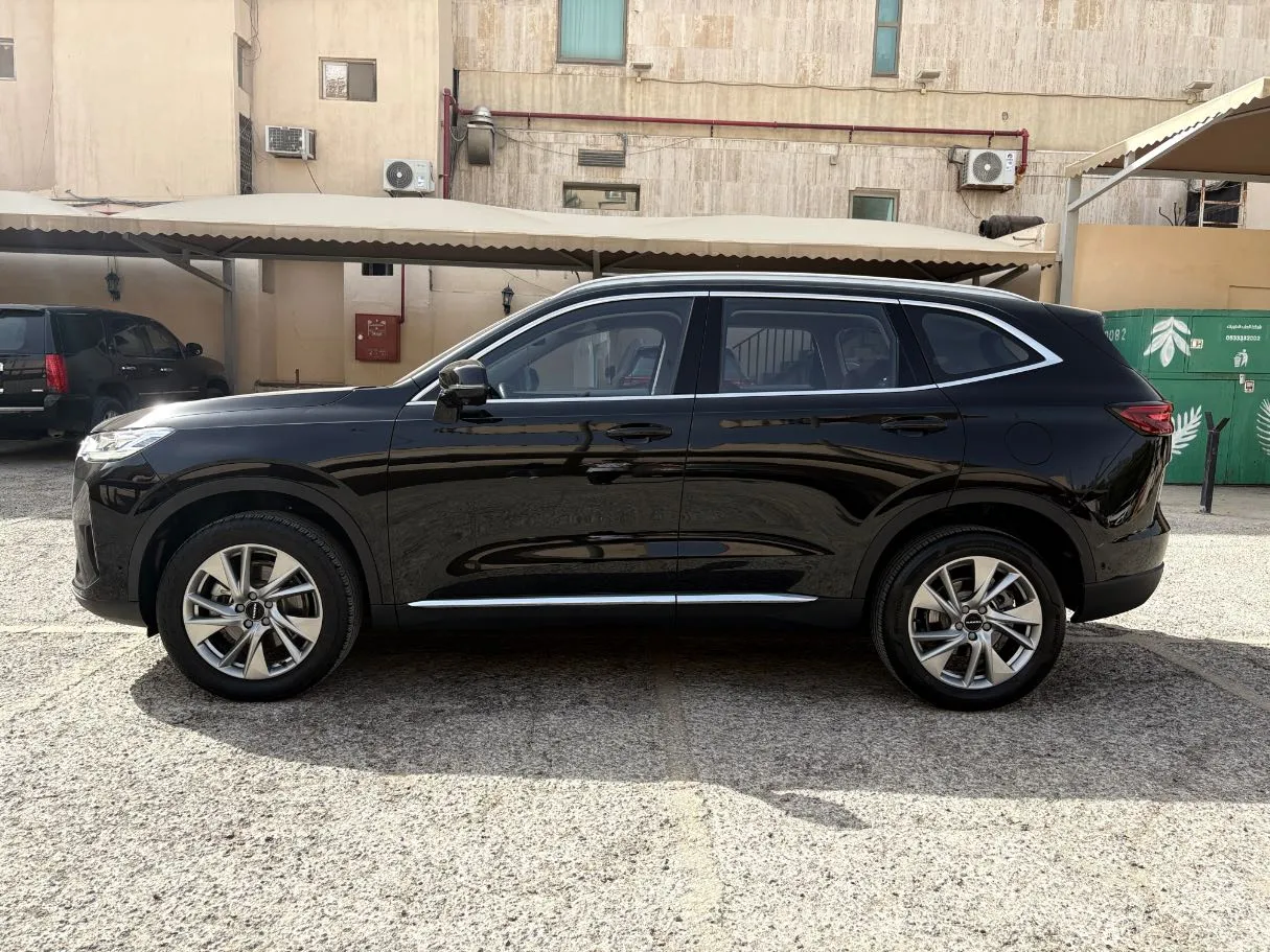 Car image 8