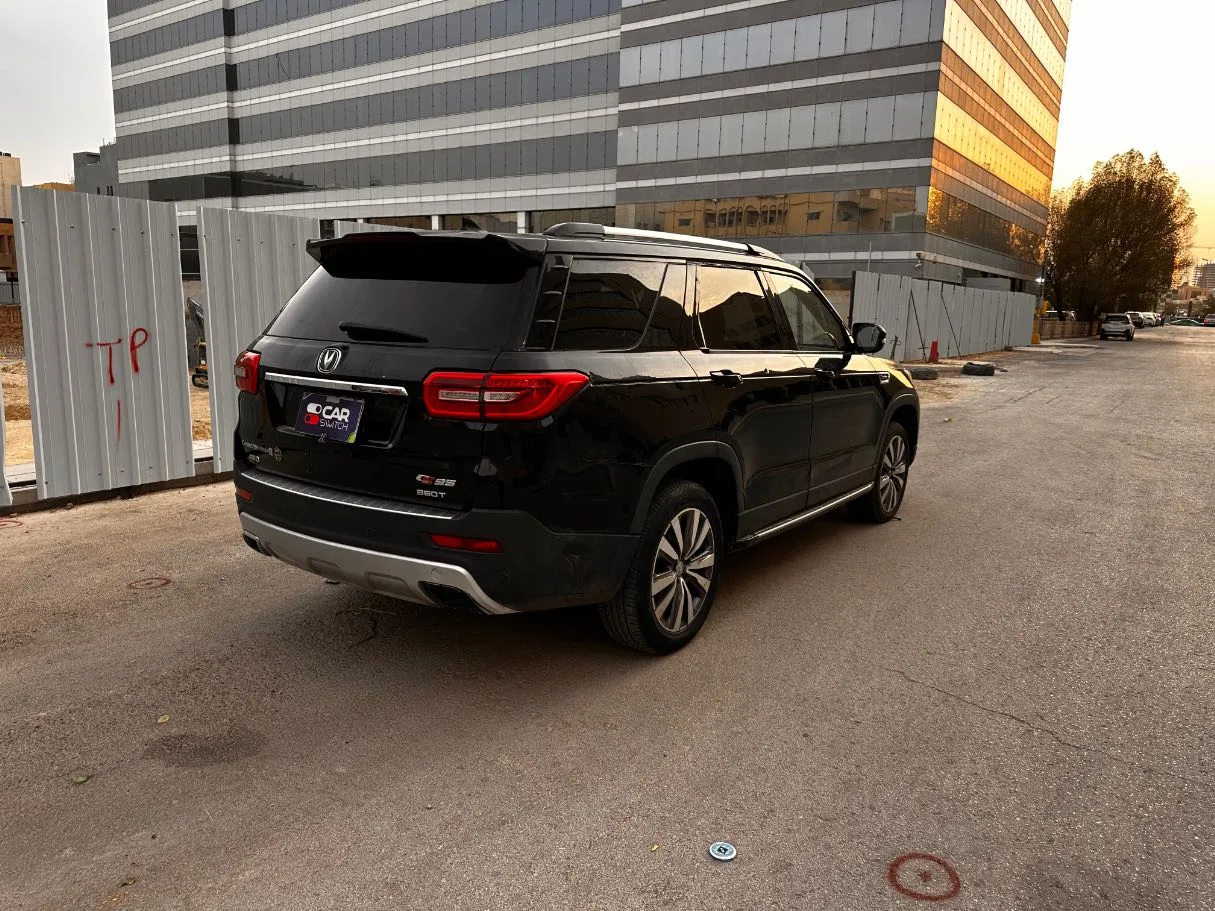 Car image 5