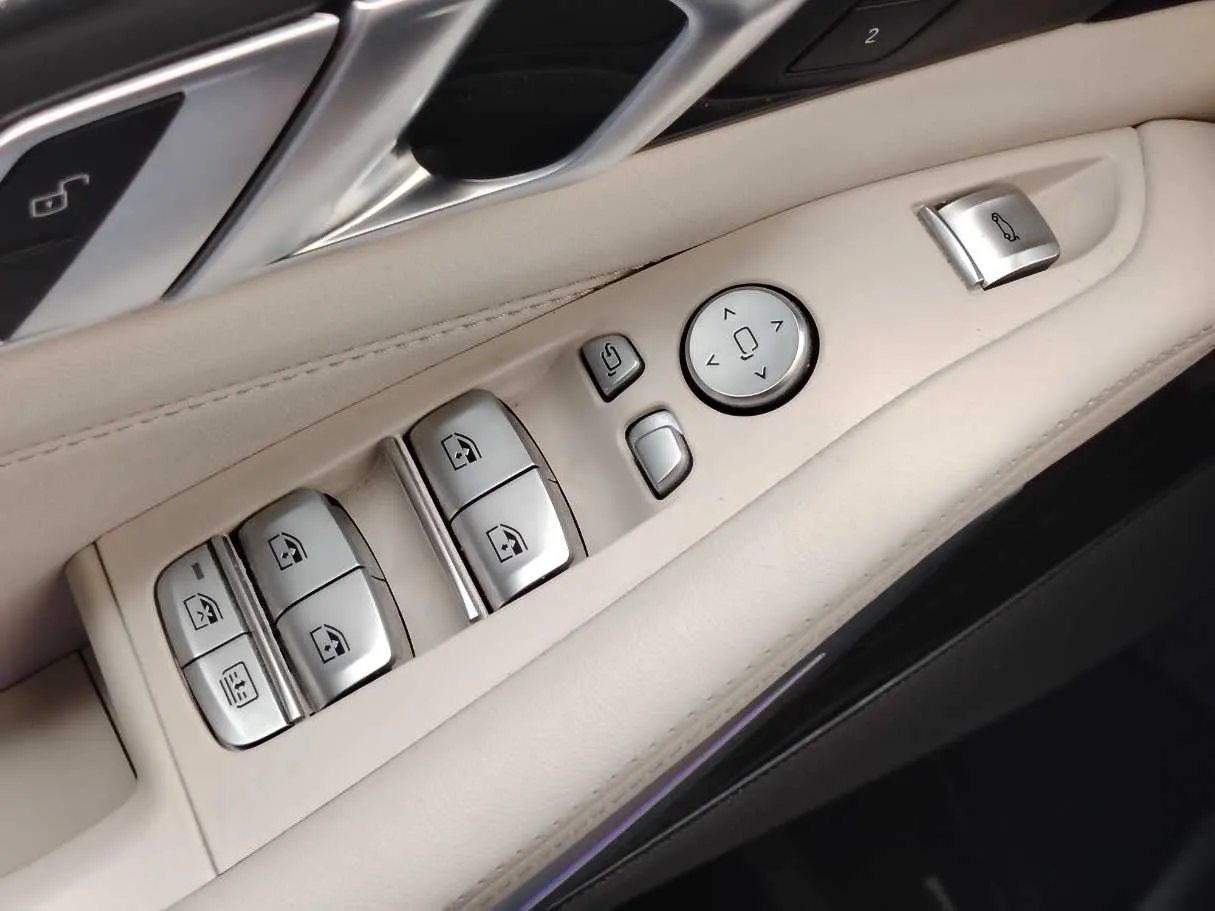 Car image 28