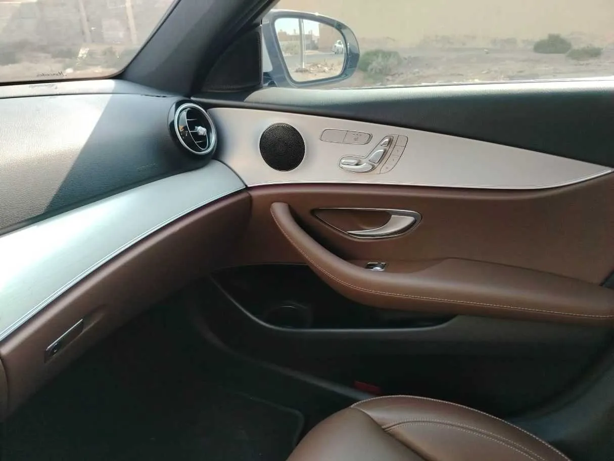 Car image 35