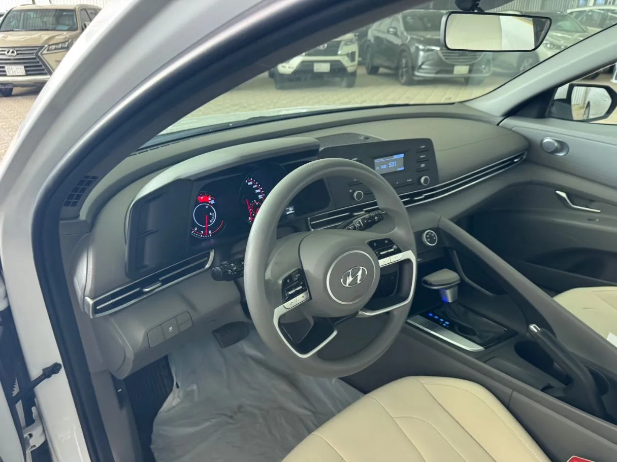 Car image 14