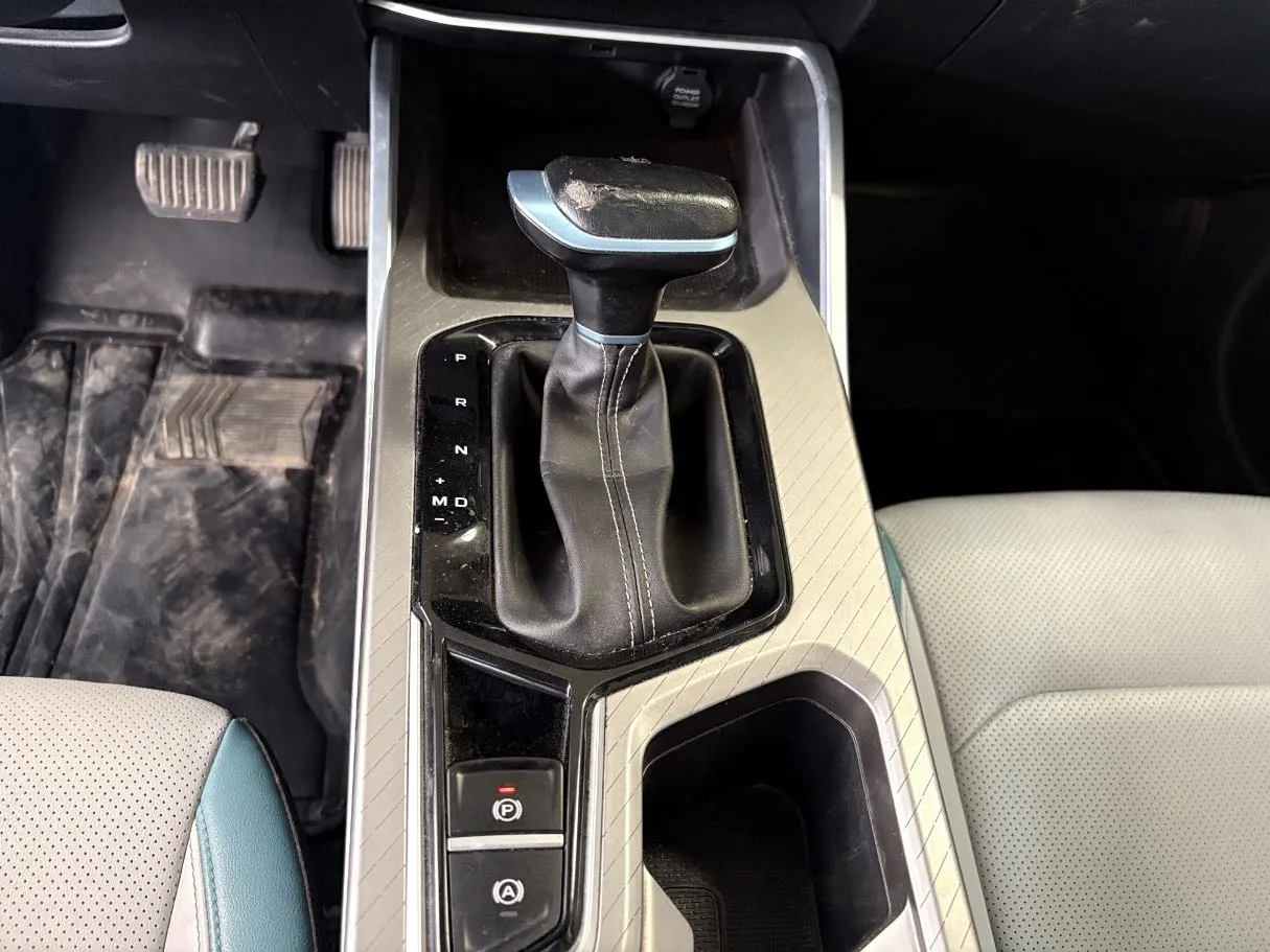 Car image 14