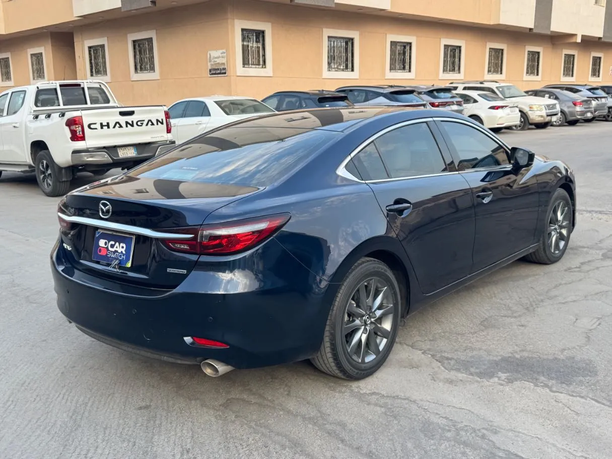 Car image 4