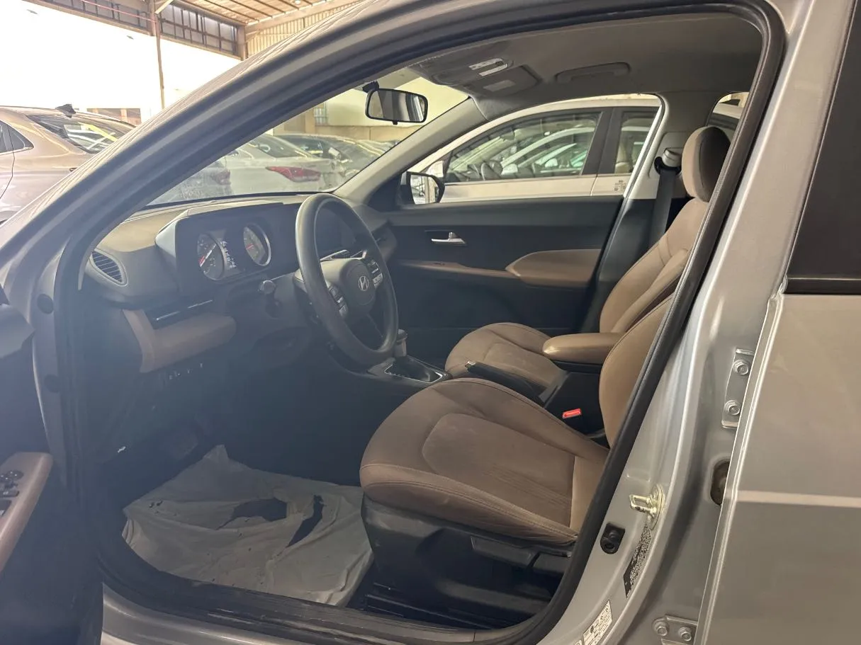 Car image 8
