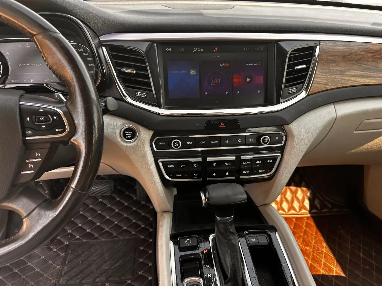 Car image 17