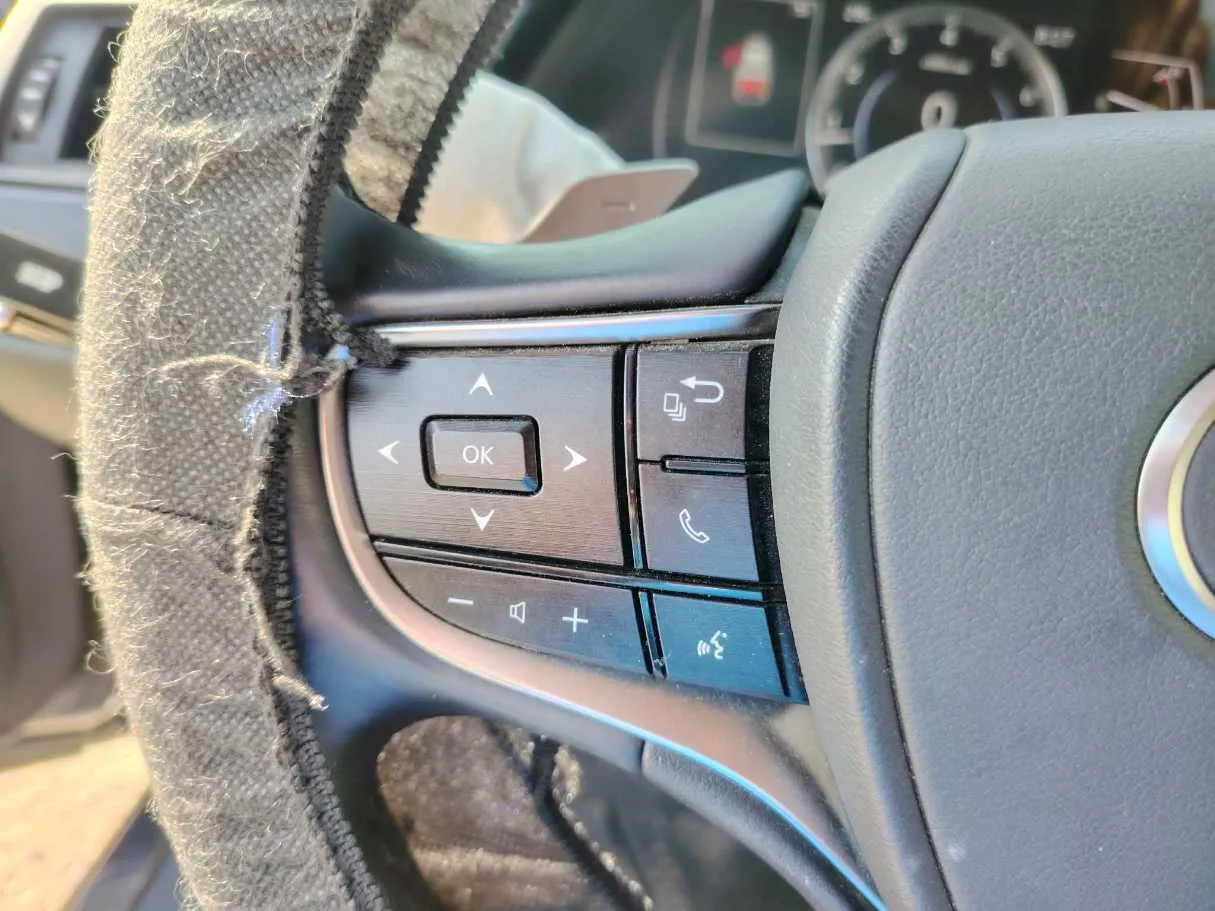 Car image 44
