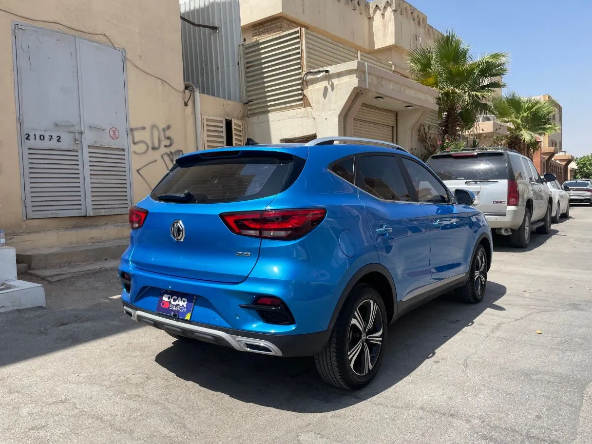 Car image 5