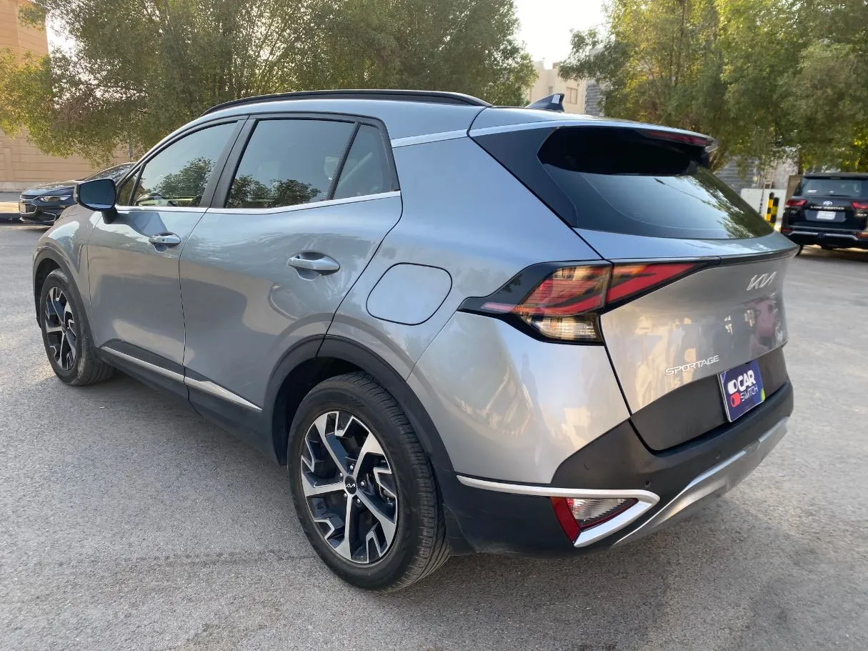 Car image 7