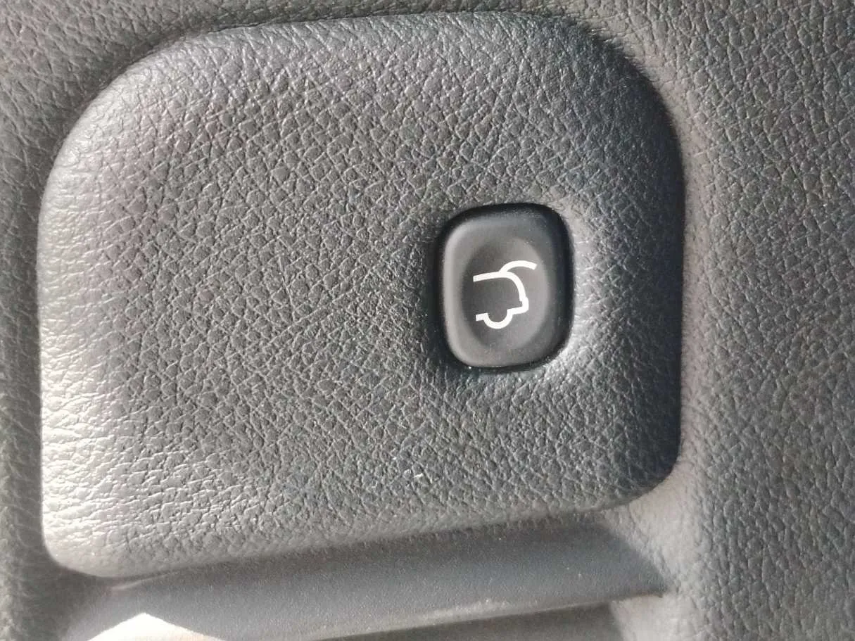 Car image 35