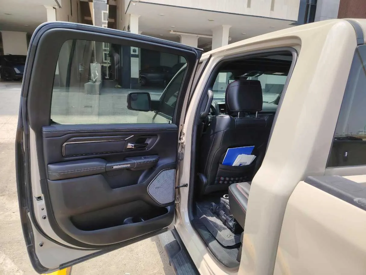 Car image 33