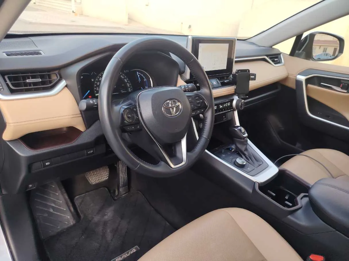 Car image 12