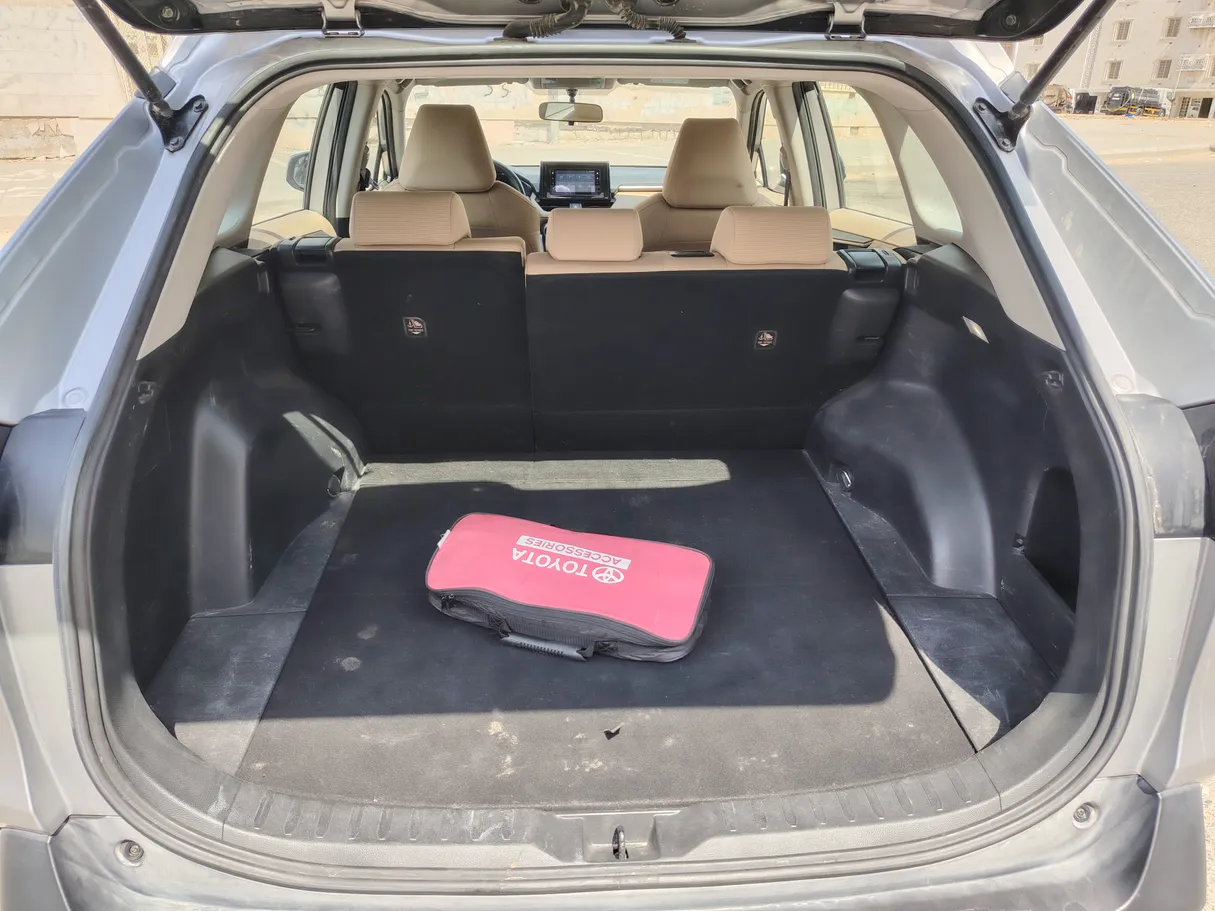 Car image 24