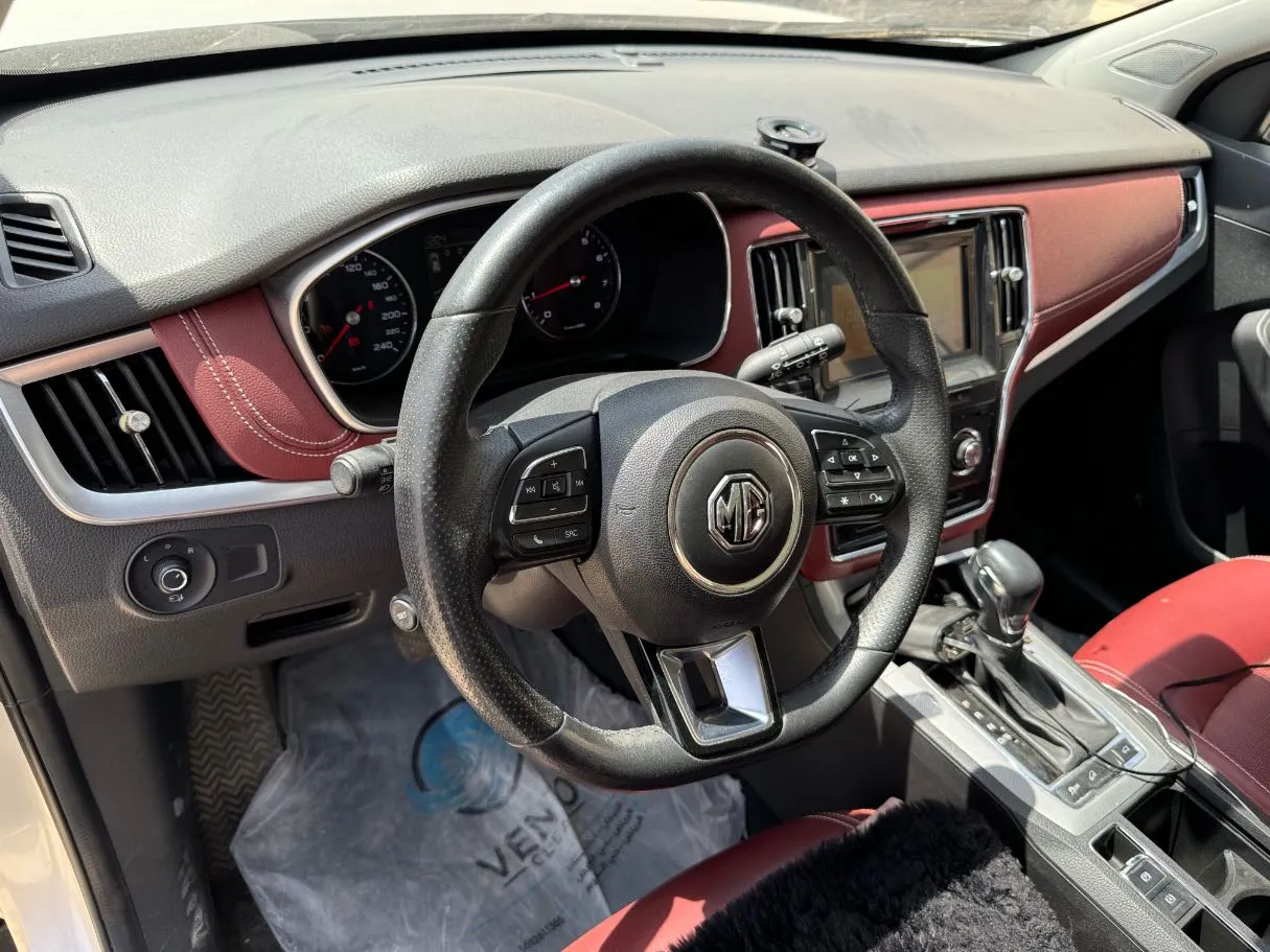 Car image 11