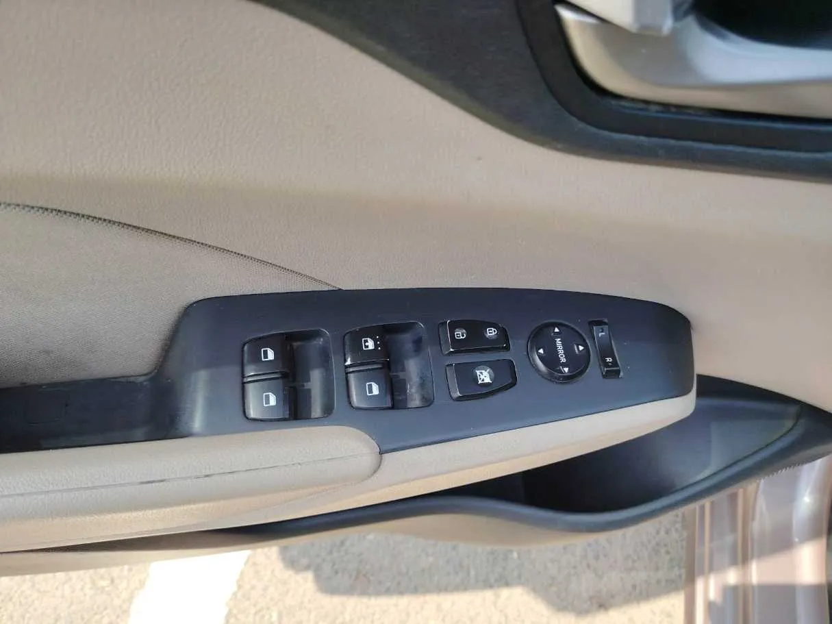 Car image 37