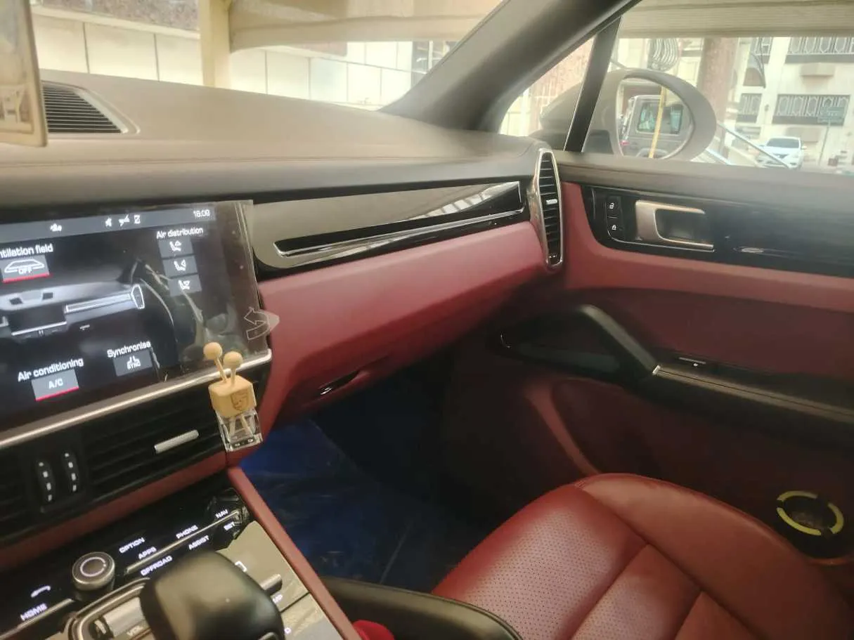 Car image 24