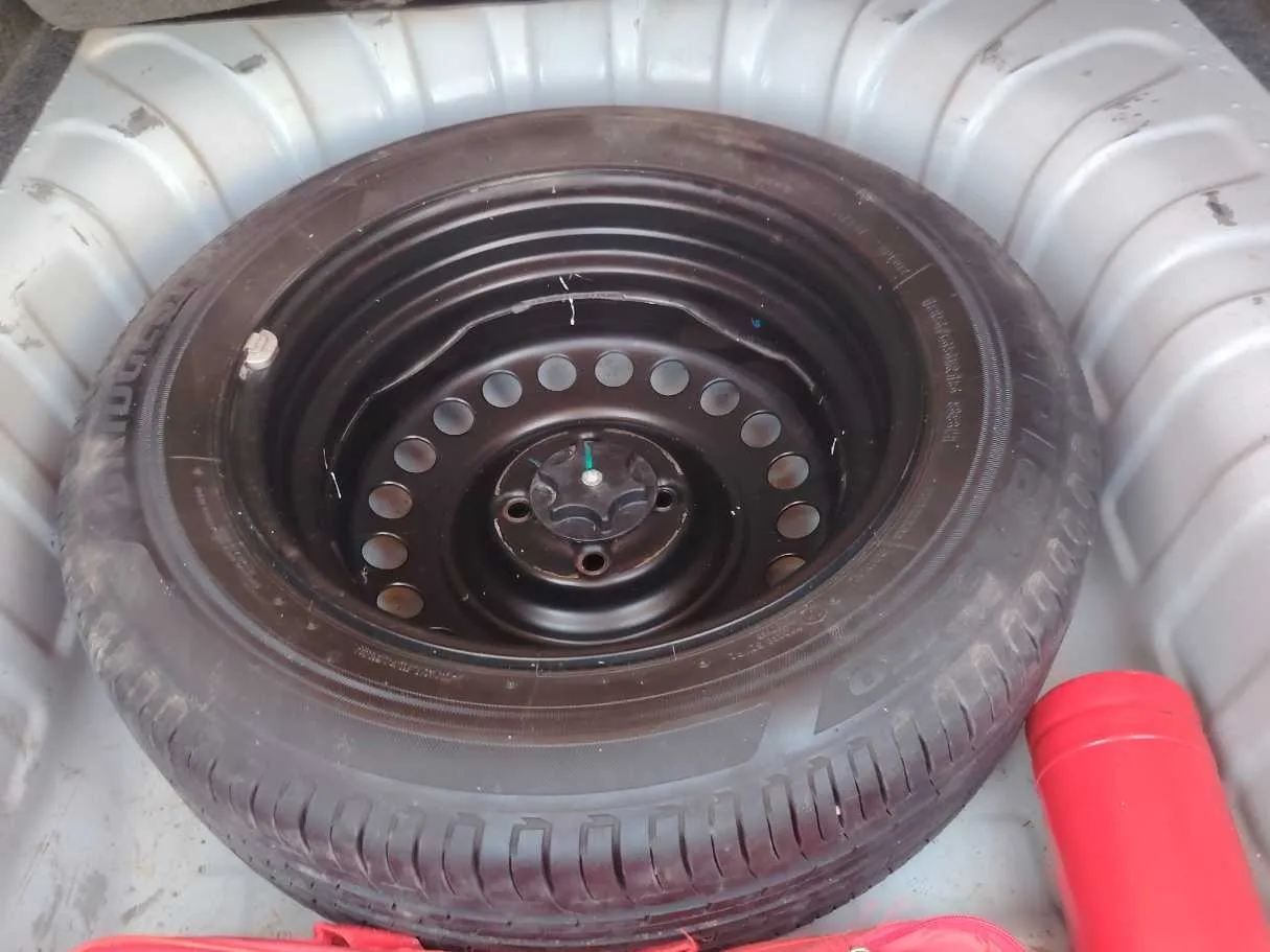 Car image 32