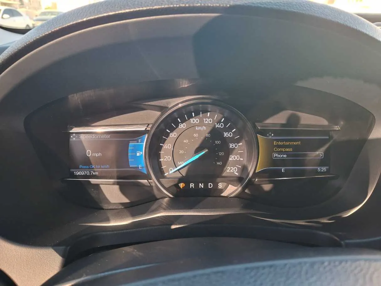 Car image 14