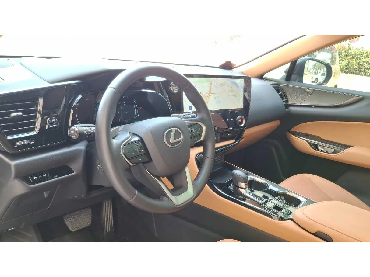 Car image 11