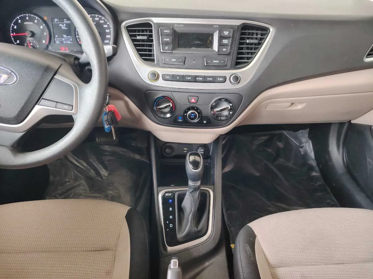 Car image 16