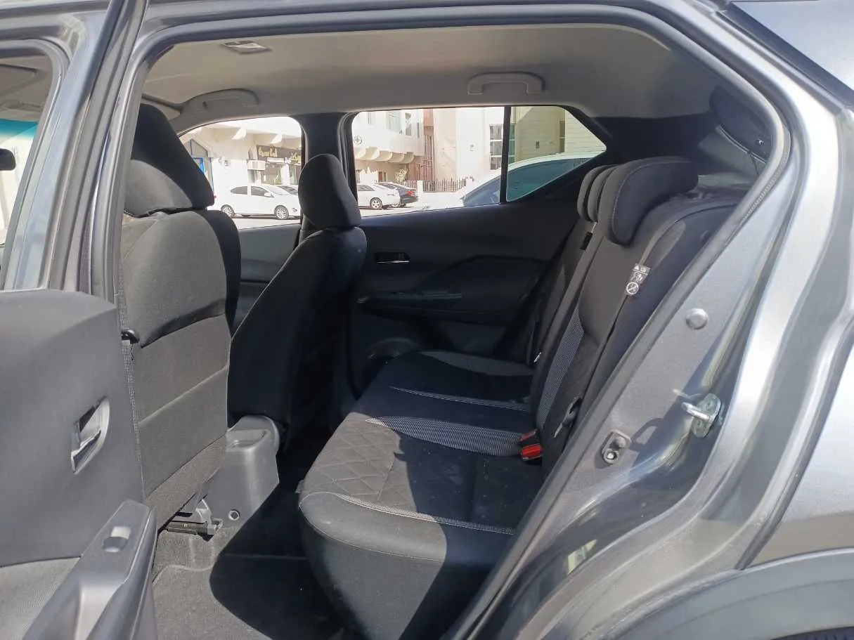 Car image 13