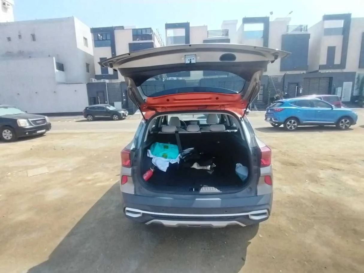 Car image 29