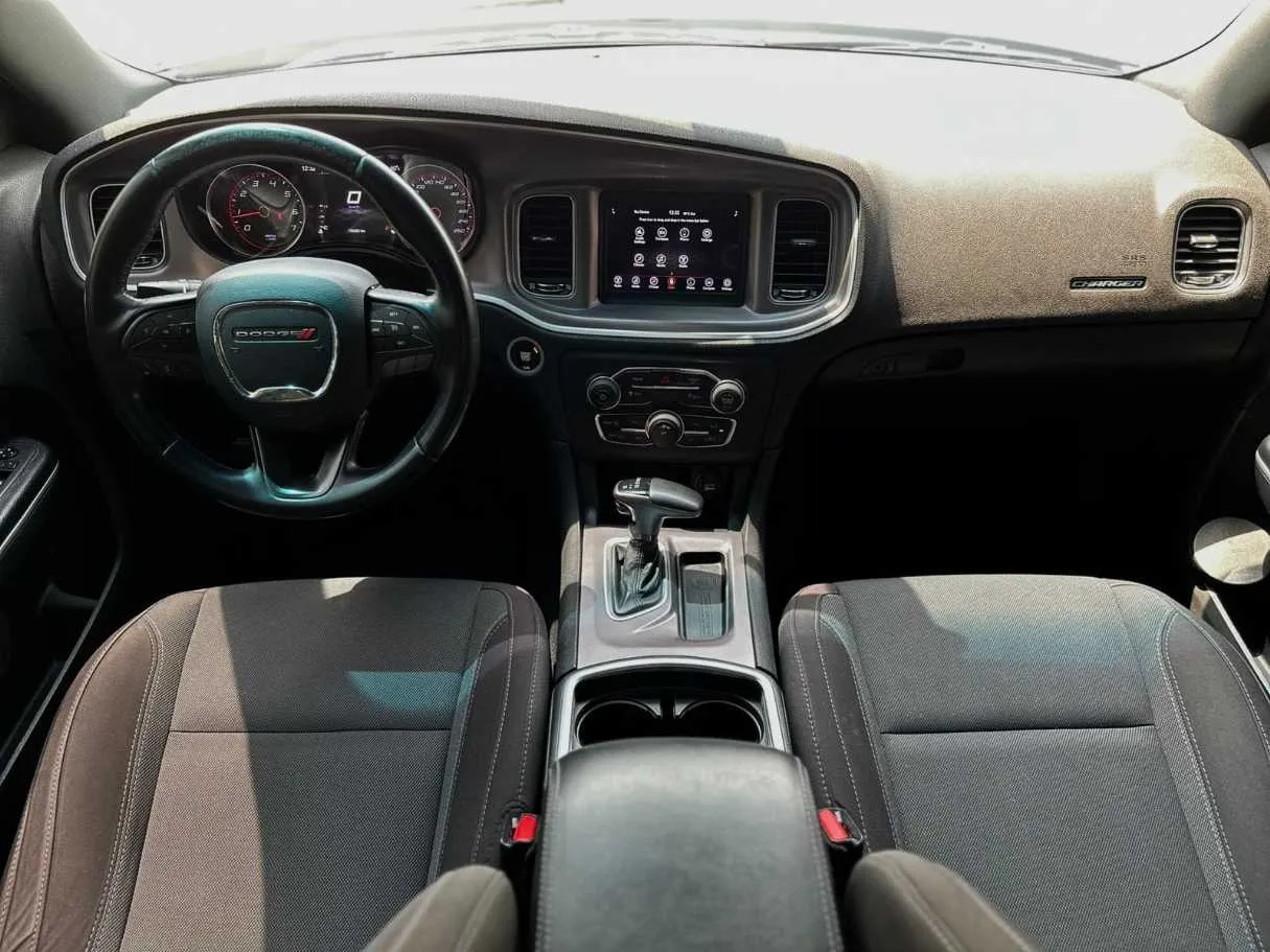 Car image 10