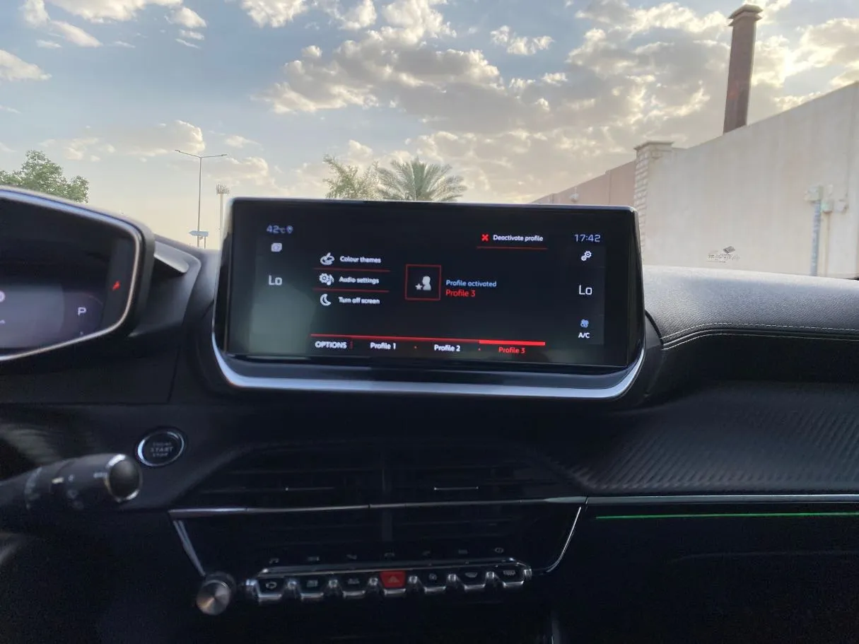 Car image 17