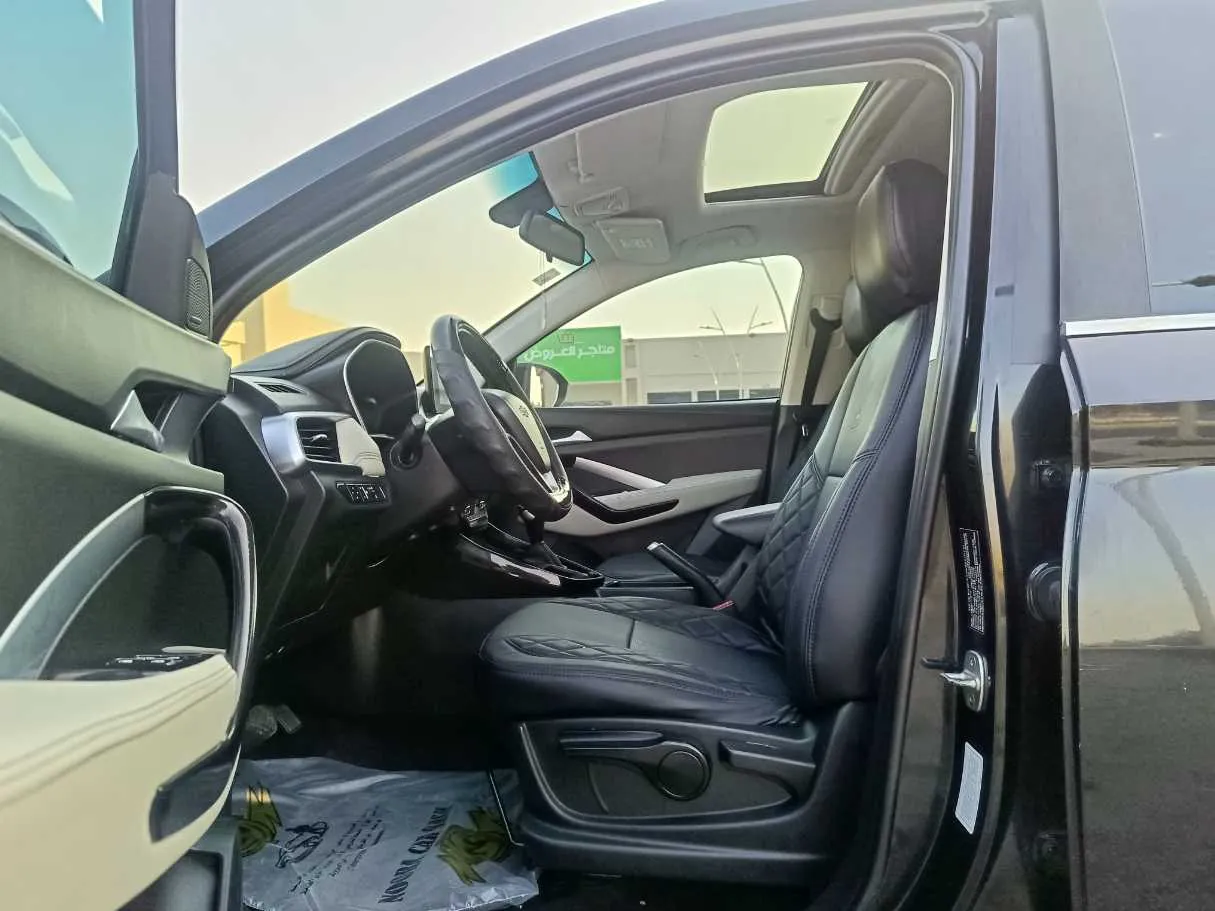 Car image 15
