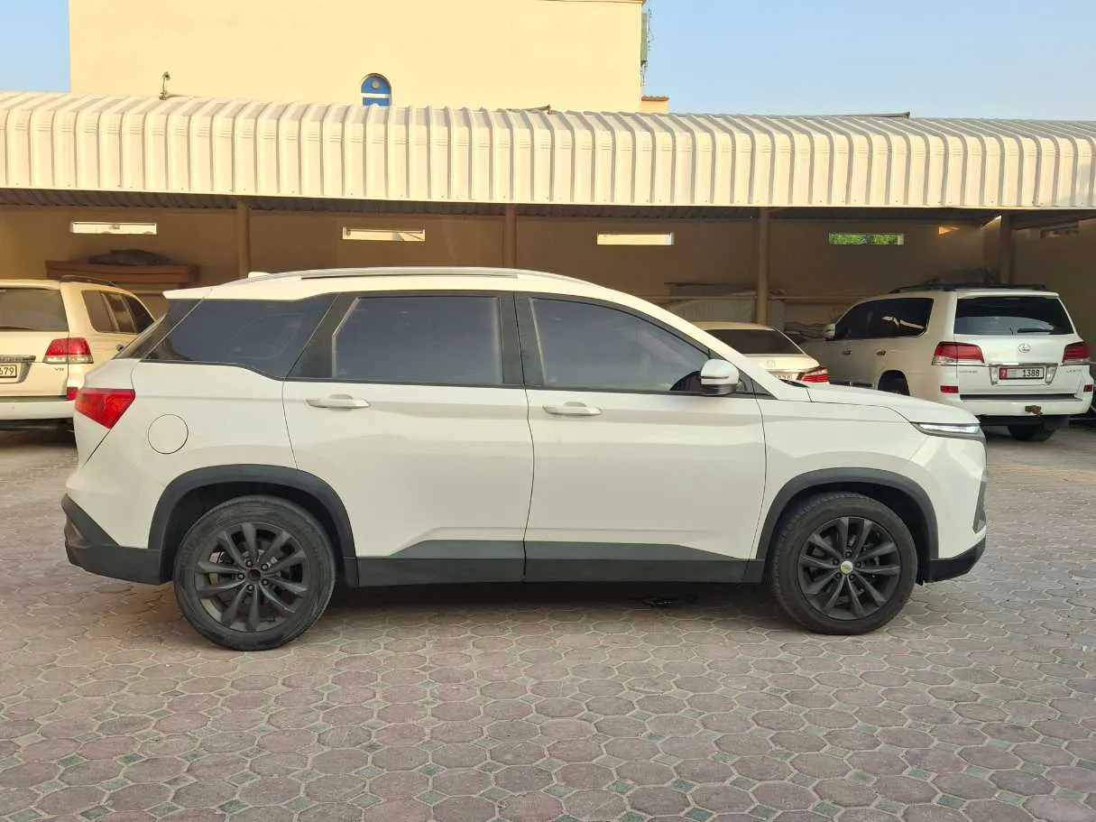 Car image 8