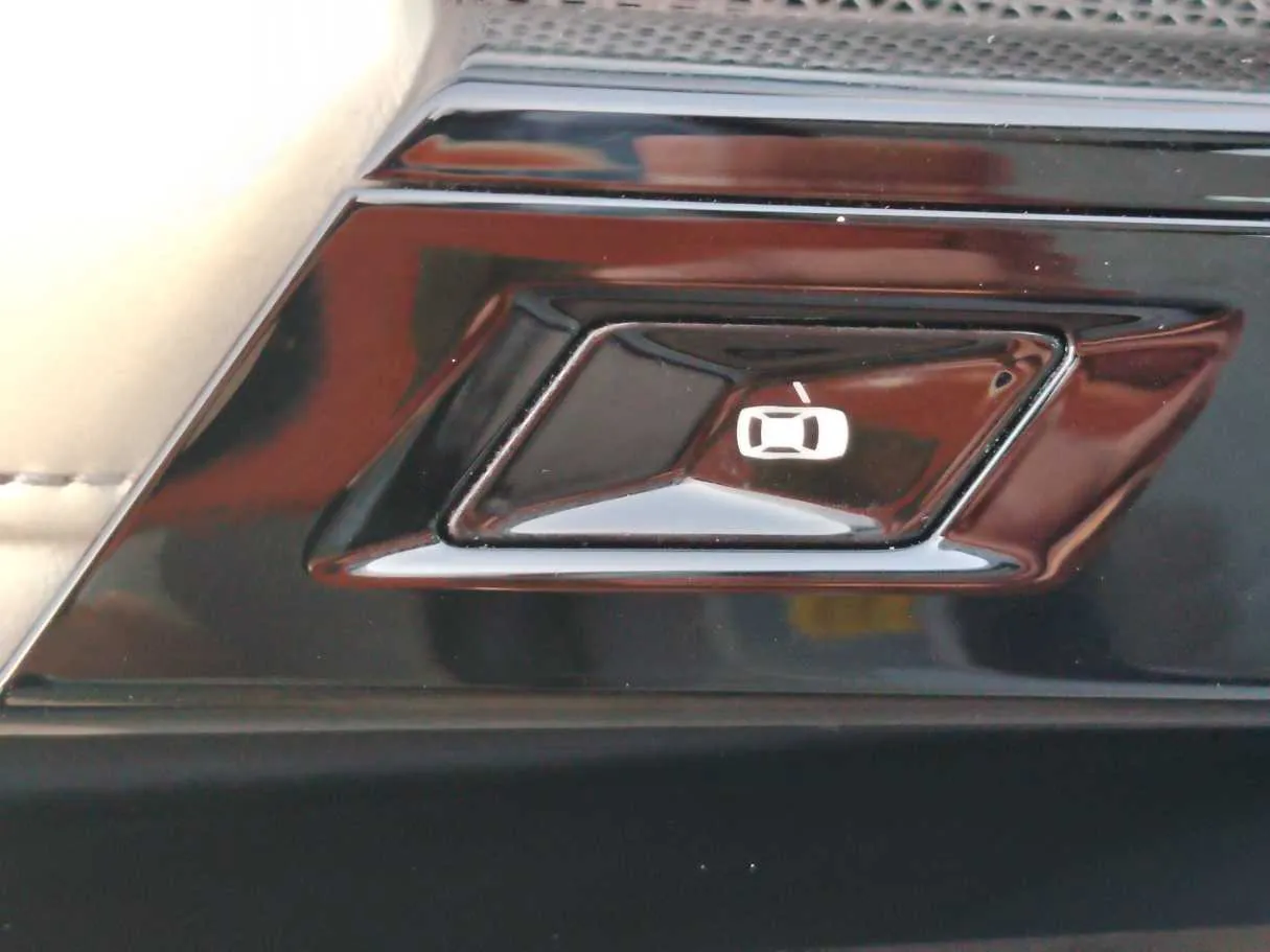 Car image 32