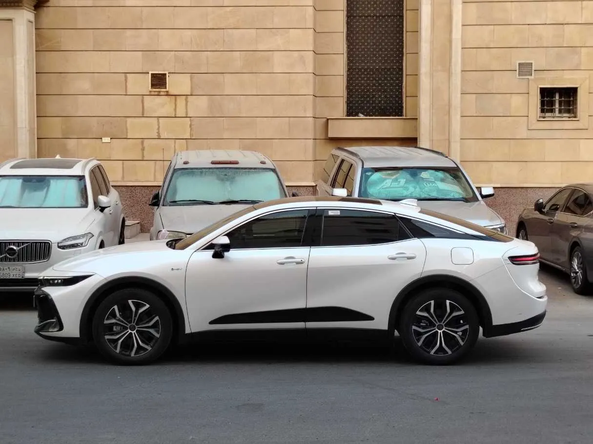 Car image 8