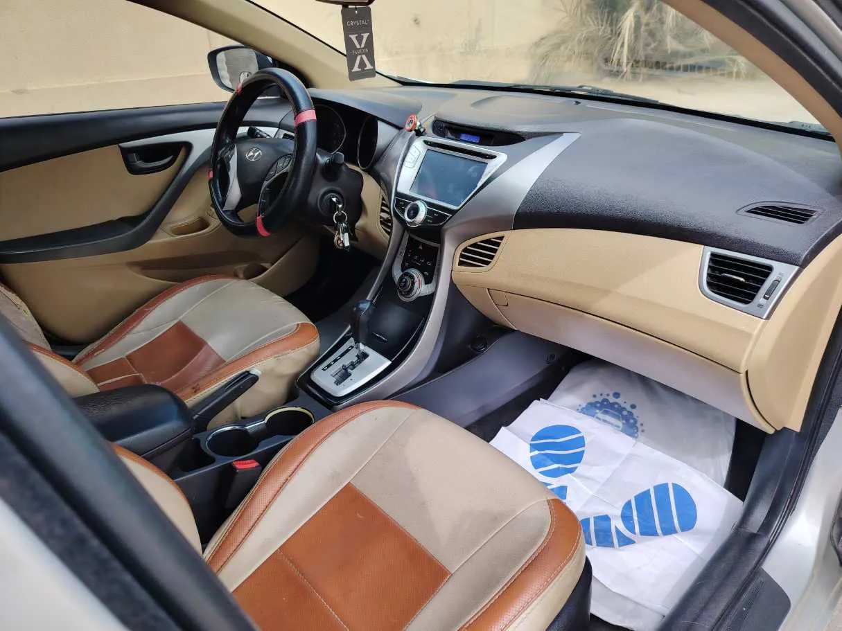 Car image 12