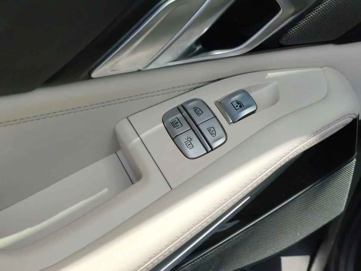 Car image 33