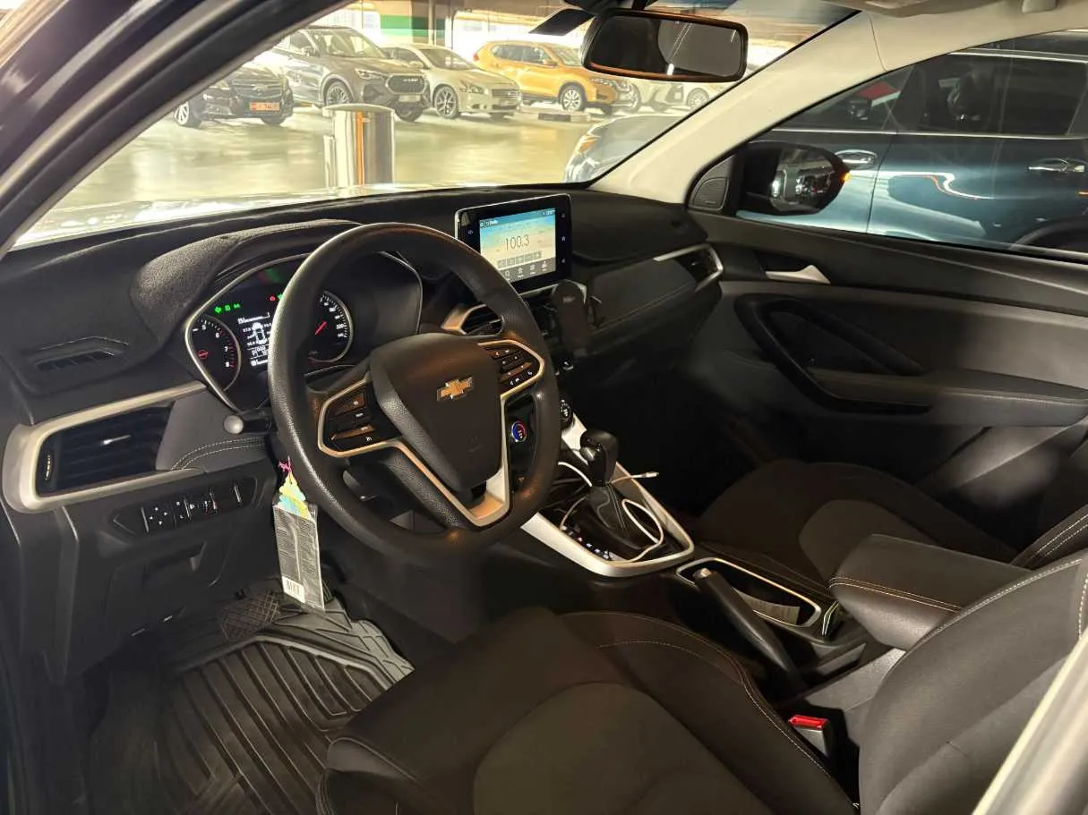 Car image 11