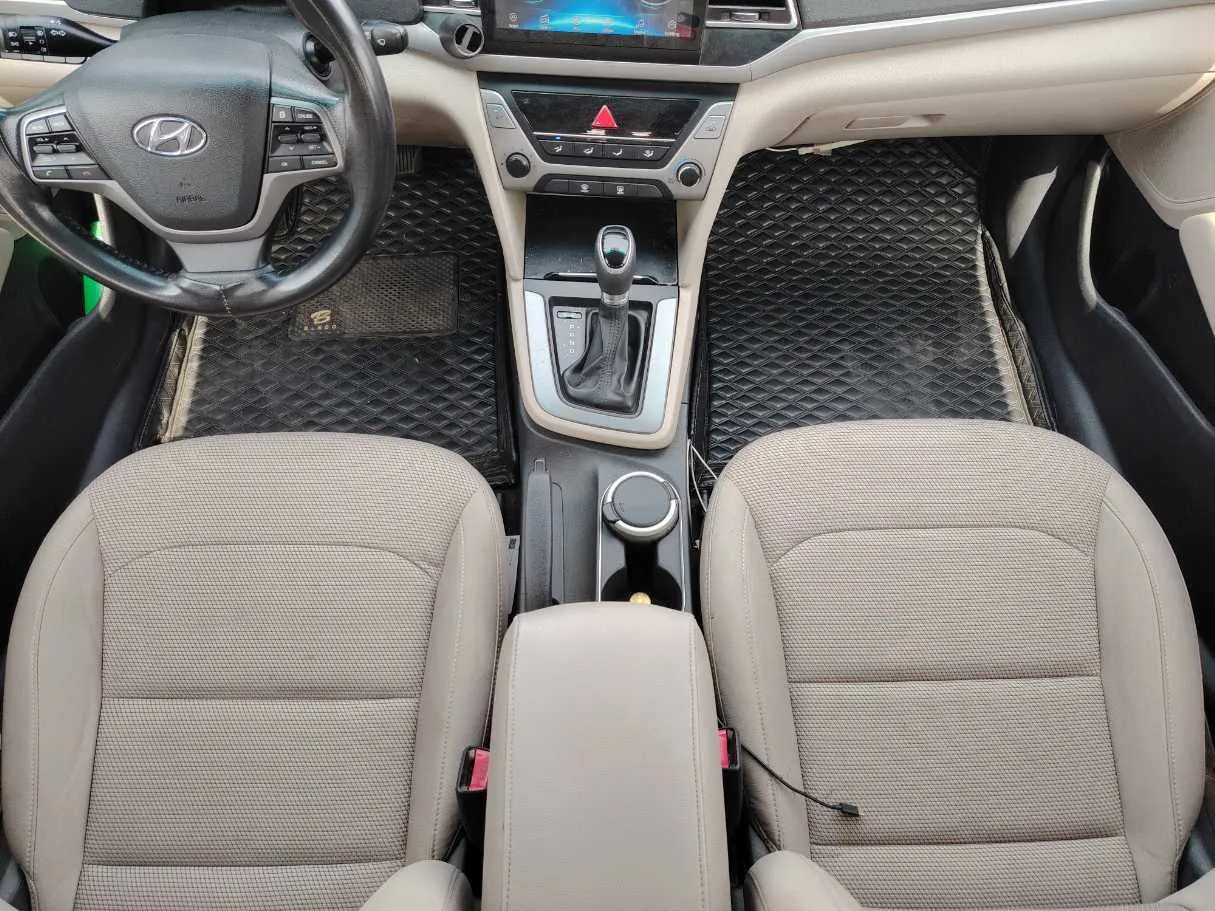 Car image 18