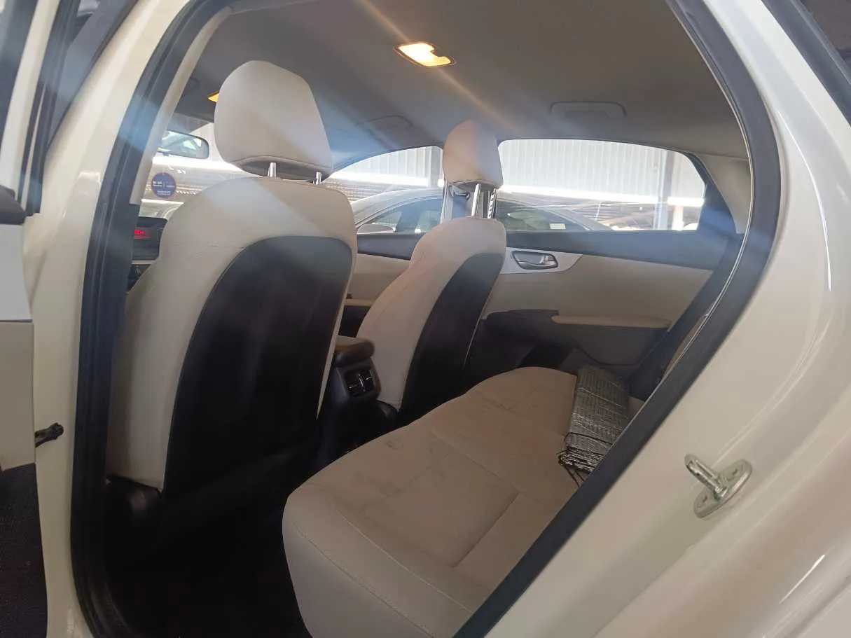 Car image 20