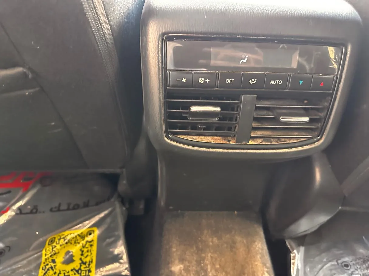 Car image 25