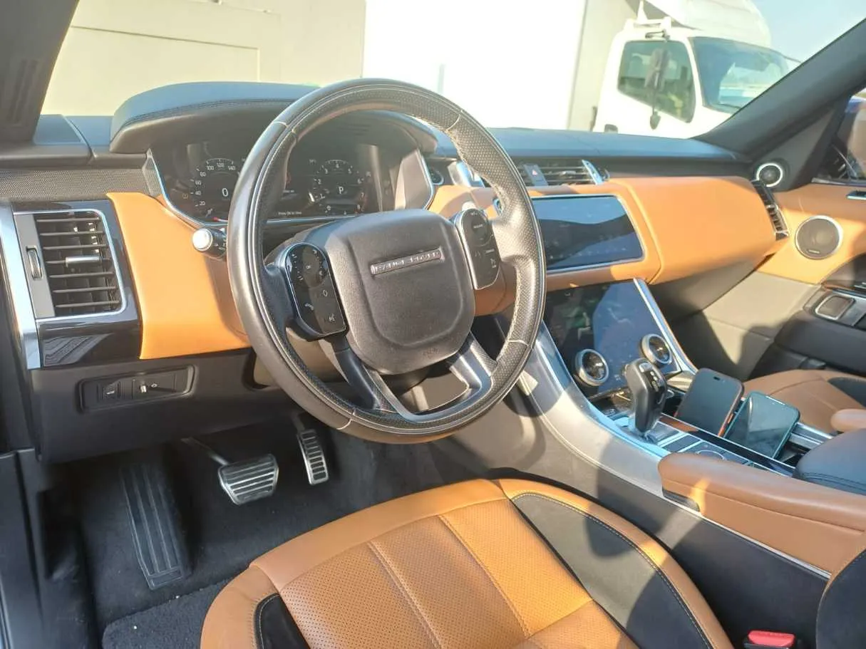 Car image 8