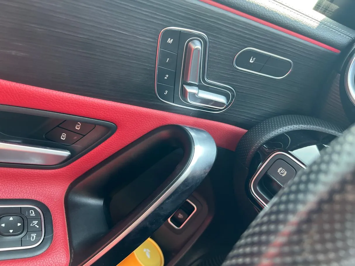 Car image 25