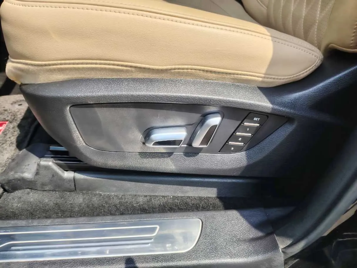 Car image 38