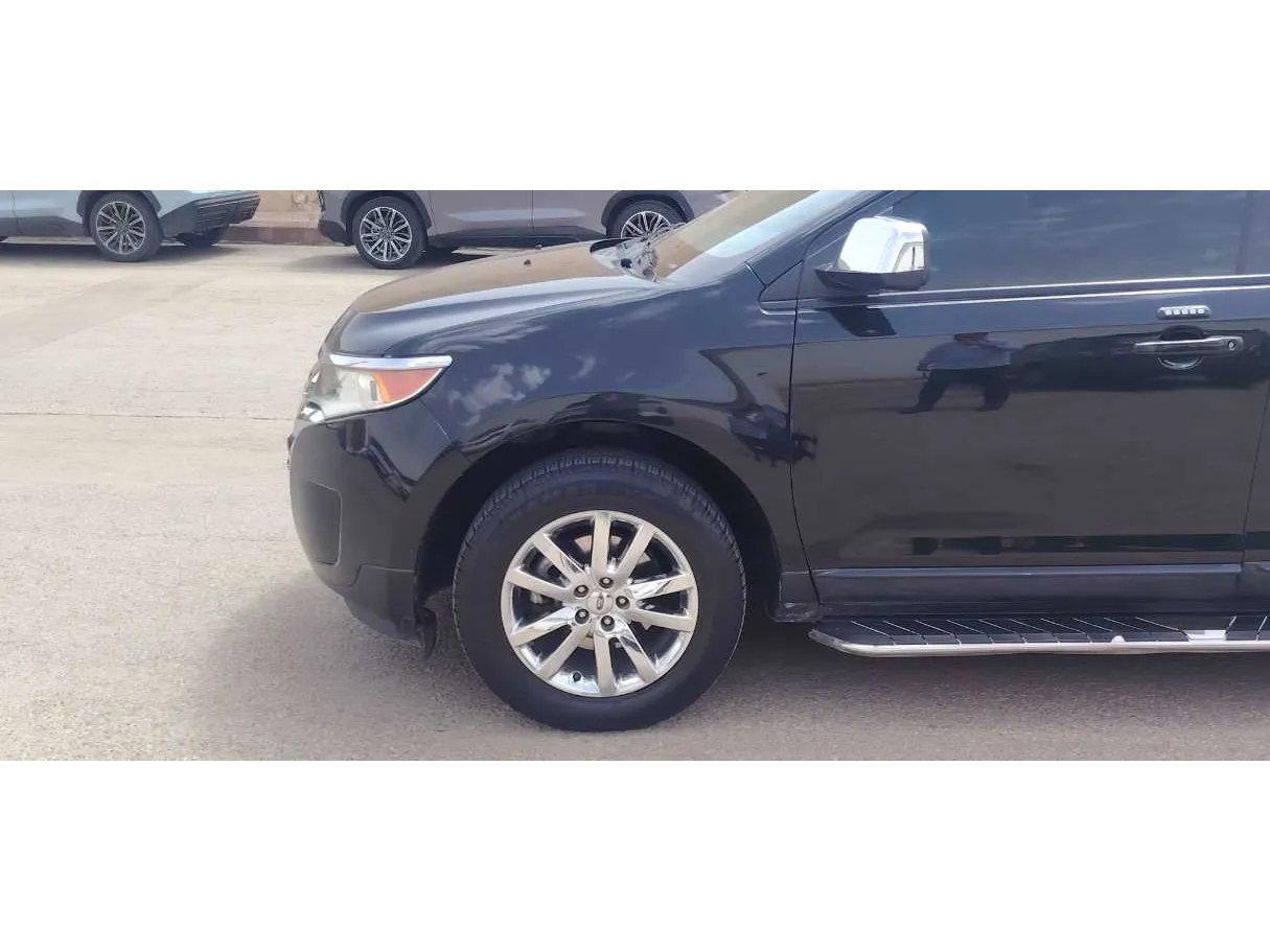 Car image 9