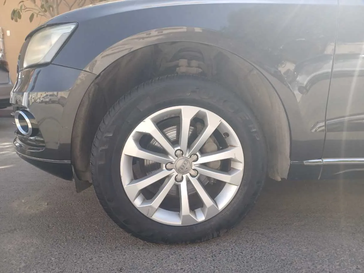 Car image 9