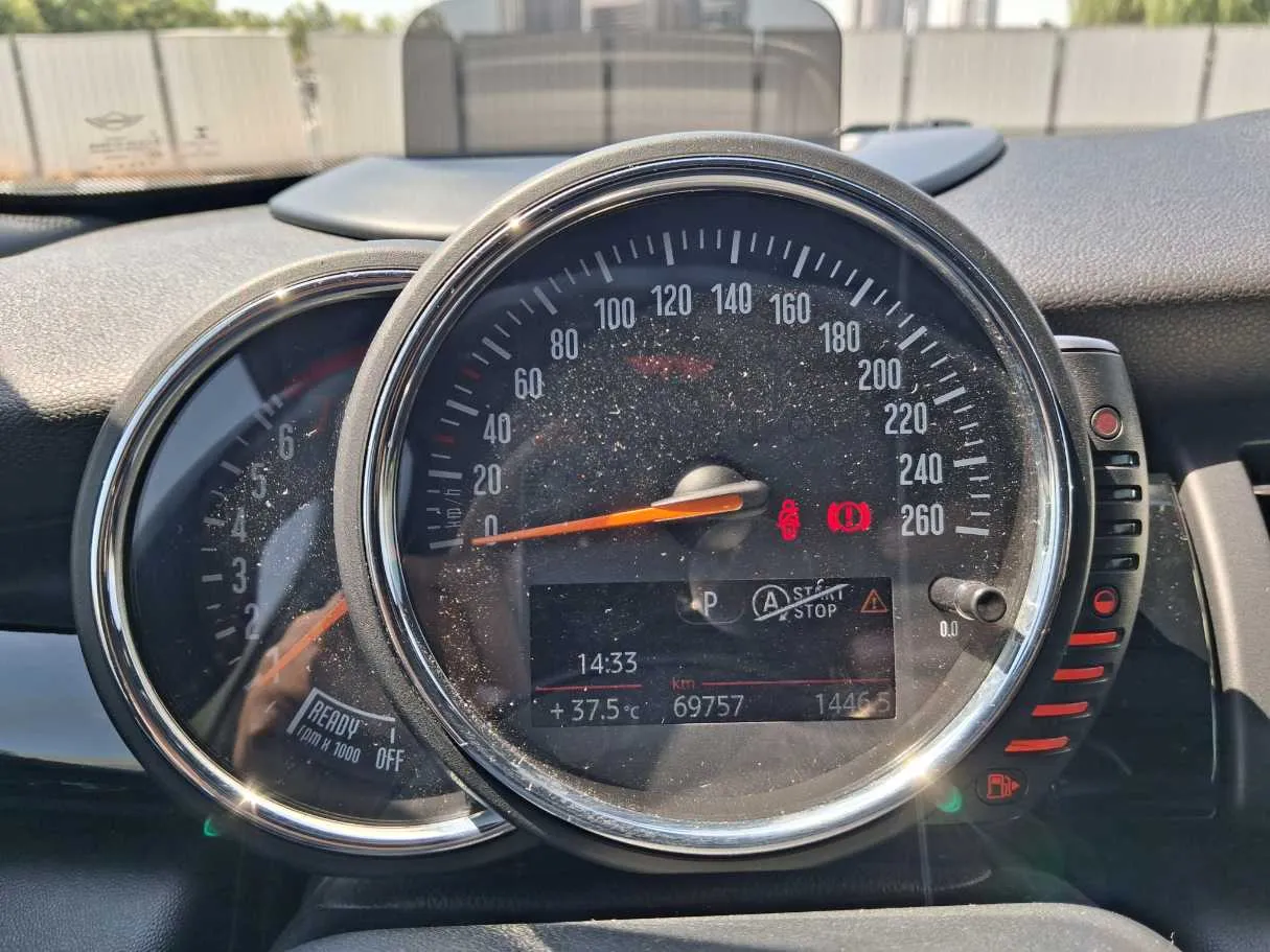 Car image 15