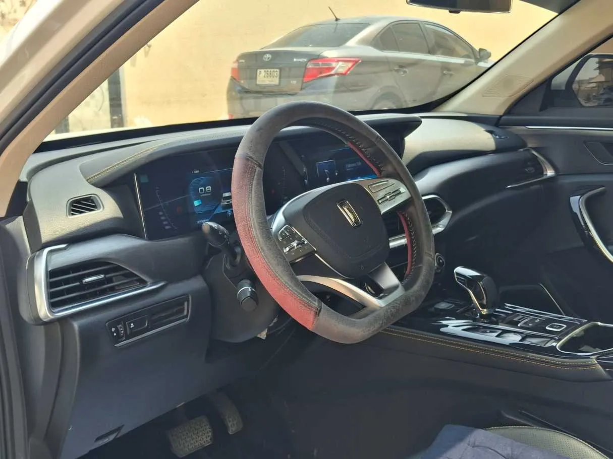 Car image 11