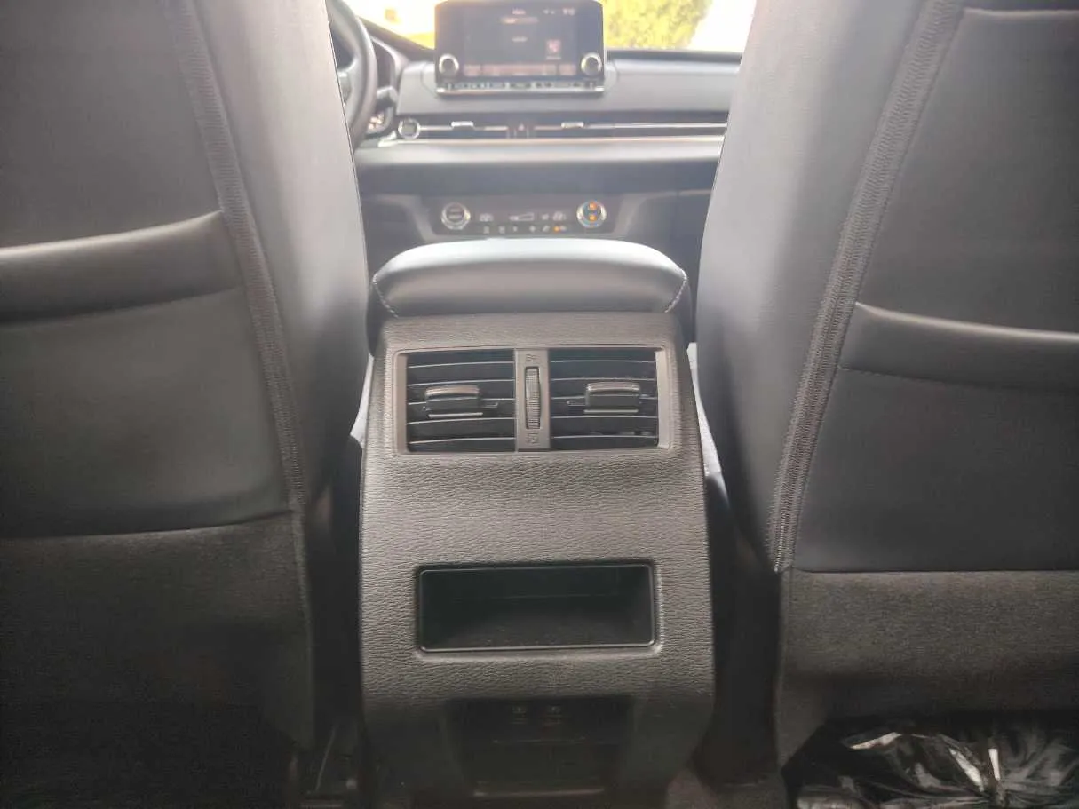 Car image 29