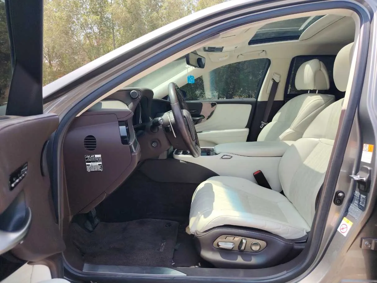 Car image 13