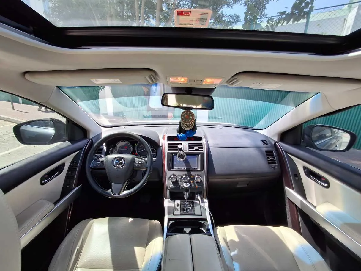 Car image 17