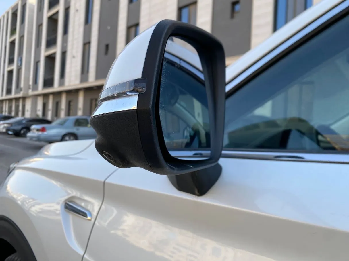 Car image 23