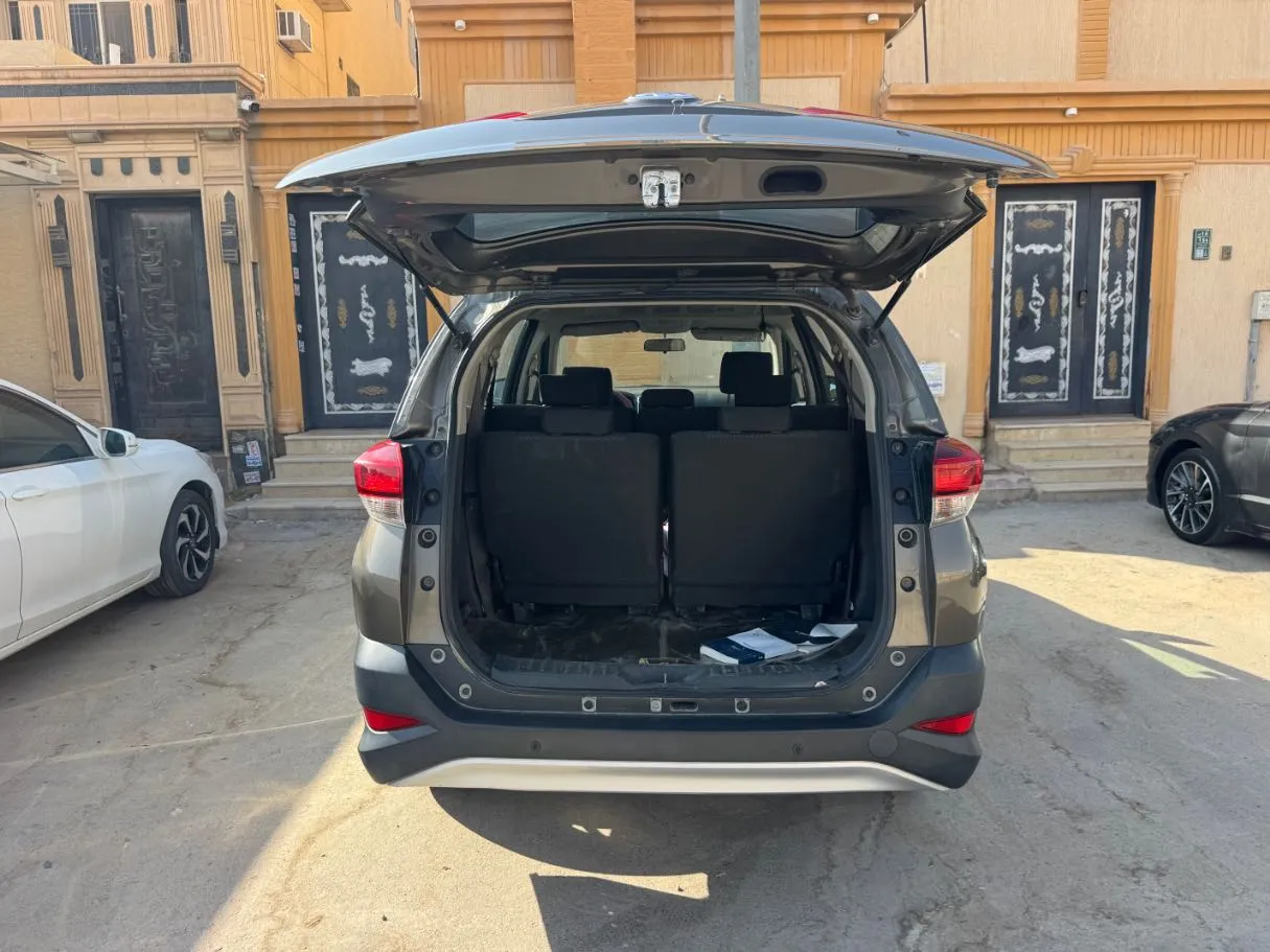 Car image 19